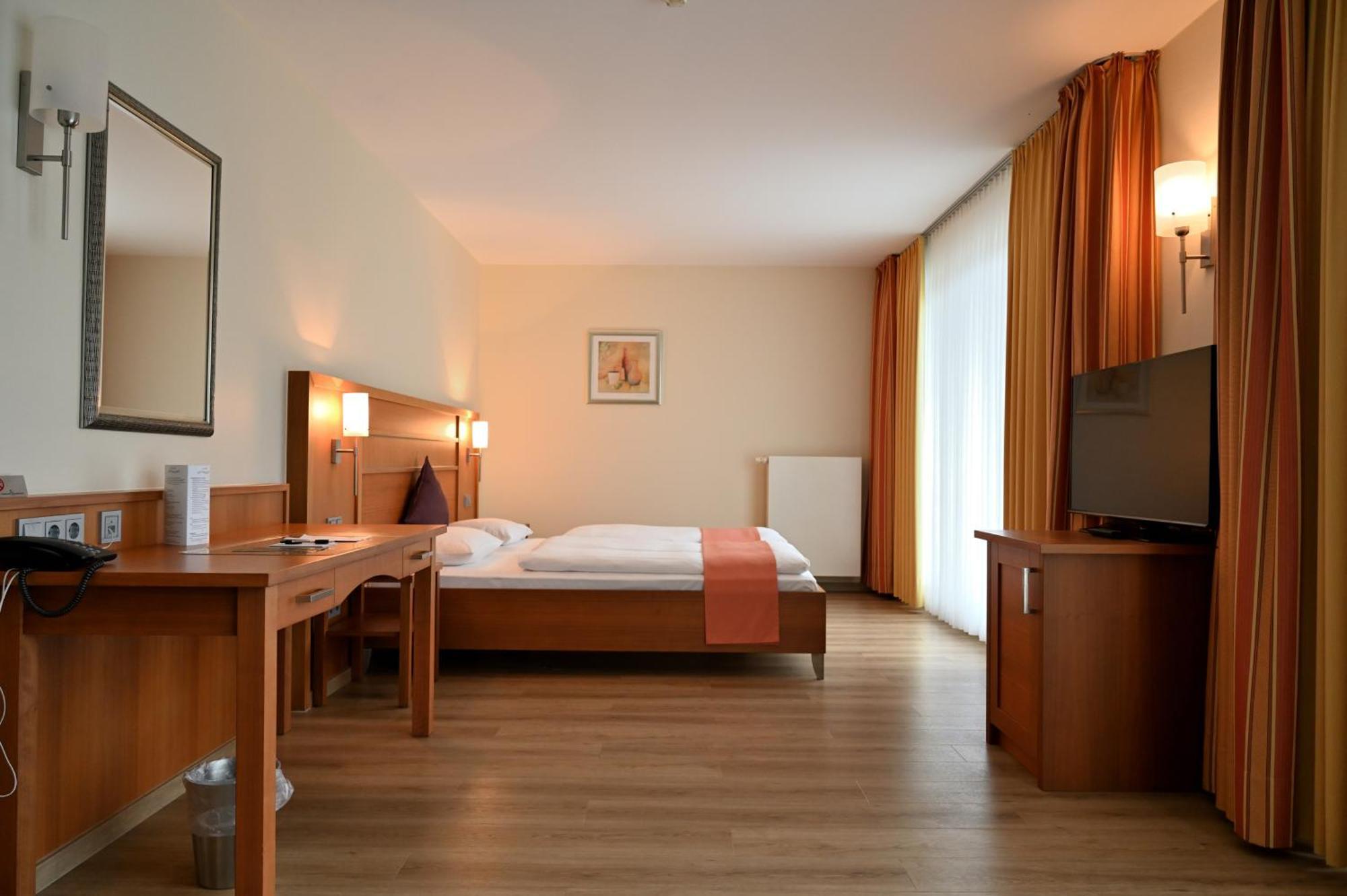 Landhotel Krummenweg Ratingen Exterior foto