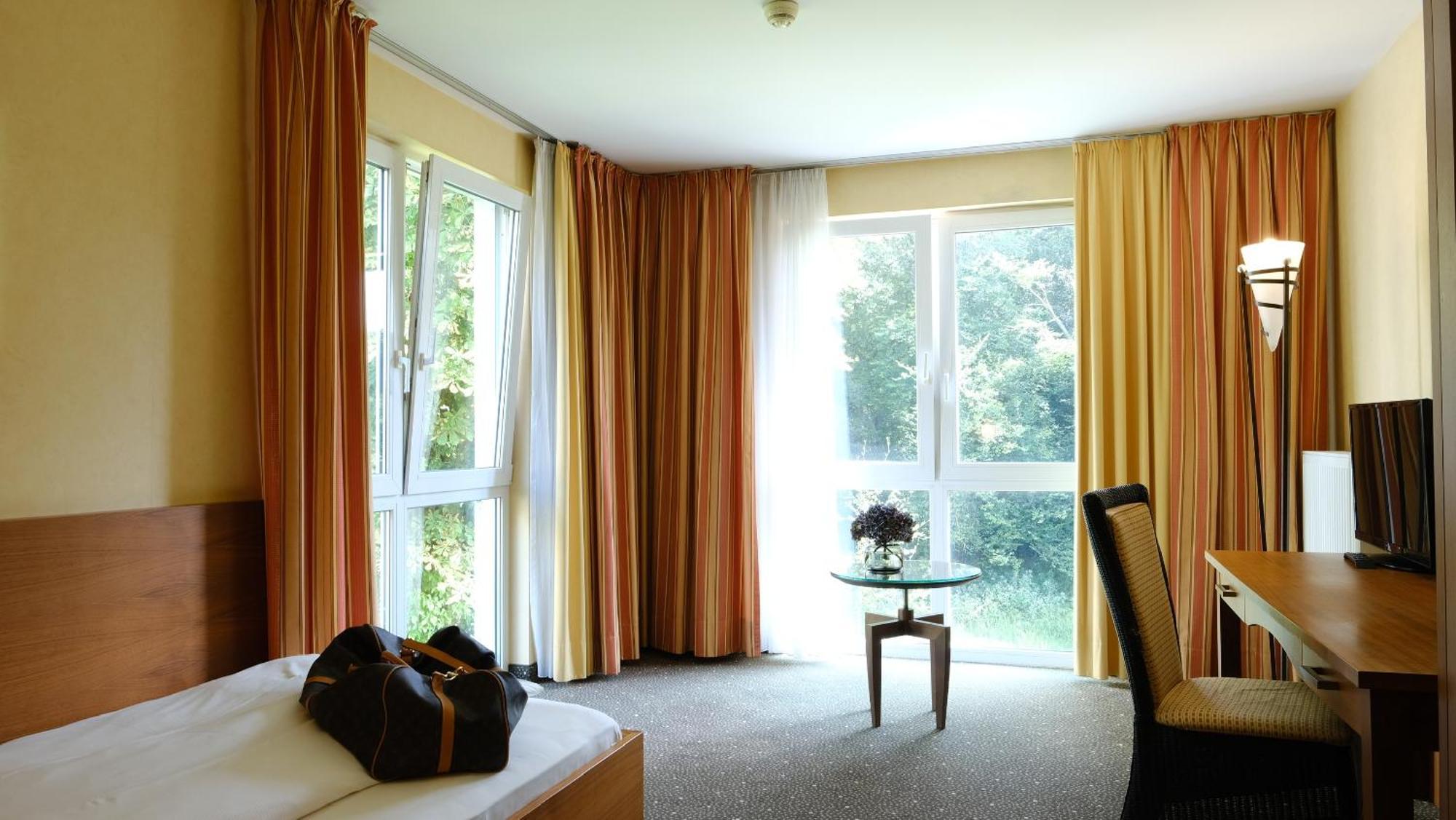 Landhotel Krummenweg Ratingen Exterior foto