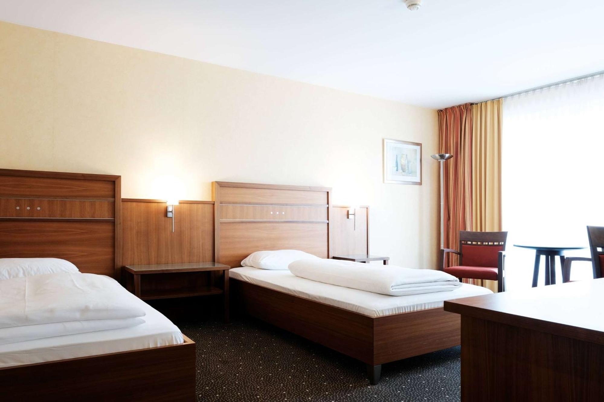Landhotel Krummenweg Ratingen Exterior foto