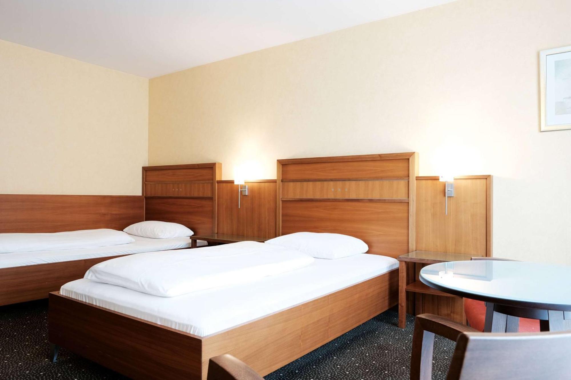 Landhotel Krummenweg Ratingen Exterior foto