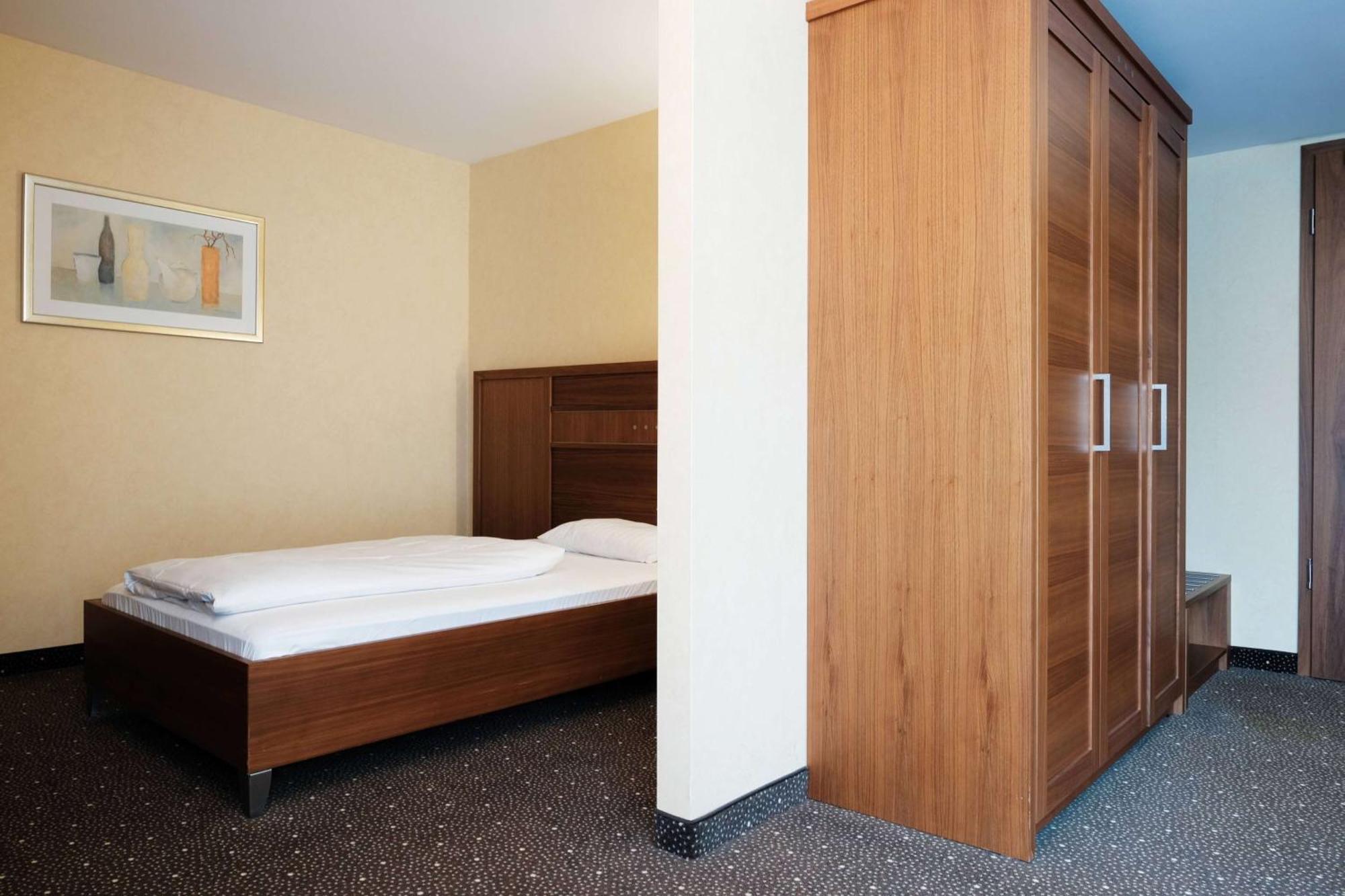 Landhotel Krummenweg Ratingen Exterior foto