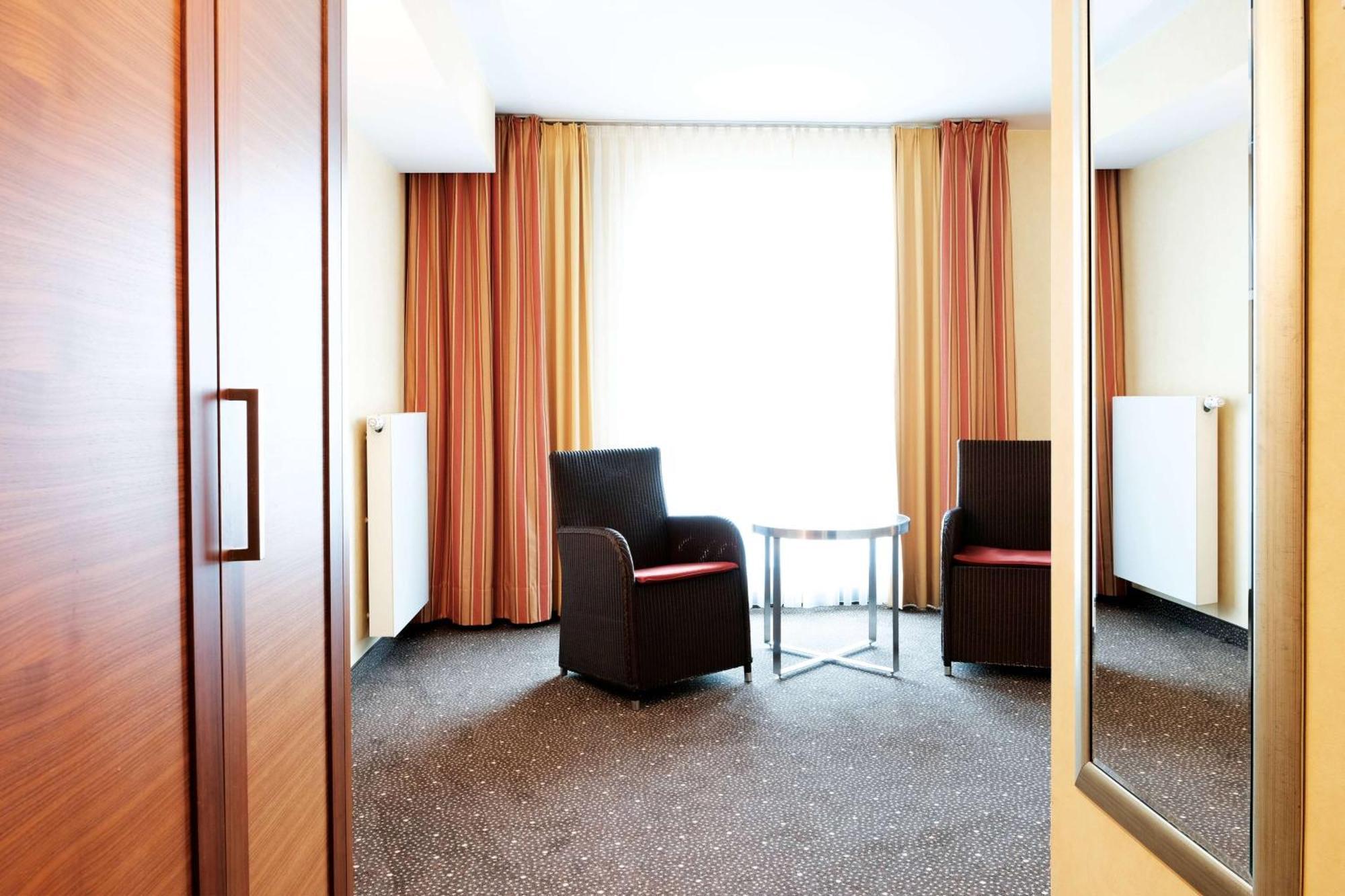 Landhotel Krummenweg Ratingen Exterior foto