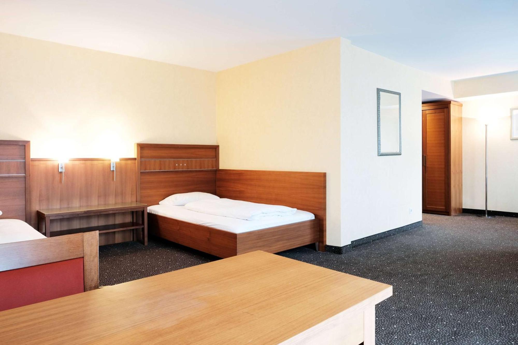 Landhotel Krummenweg Ratingen Exterior foto