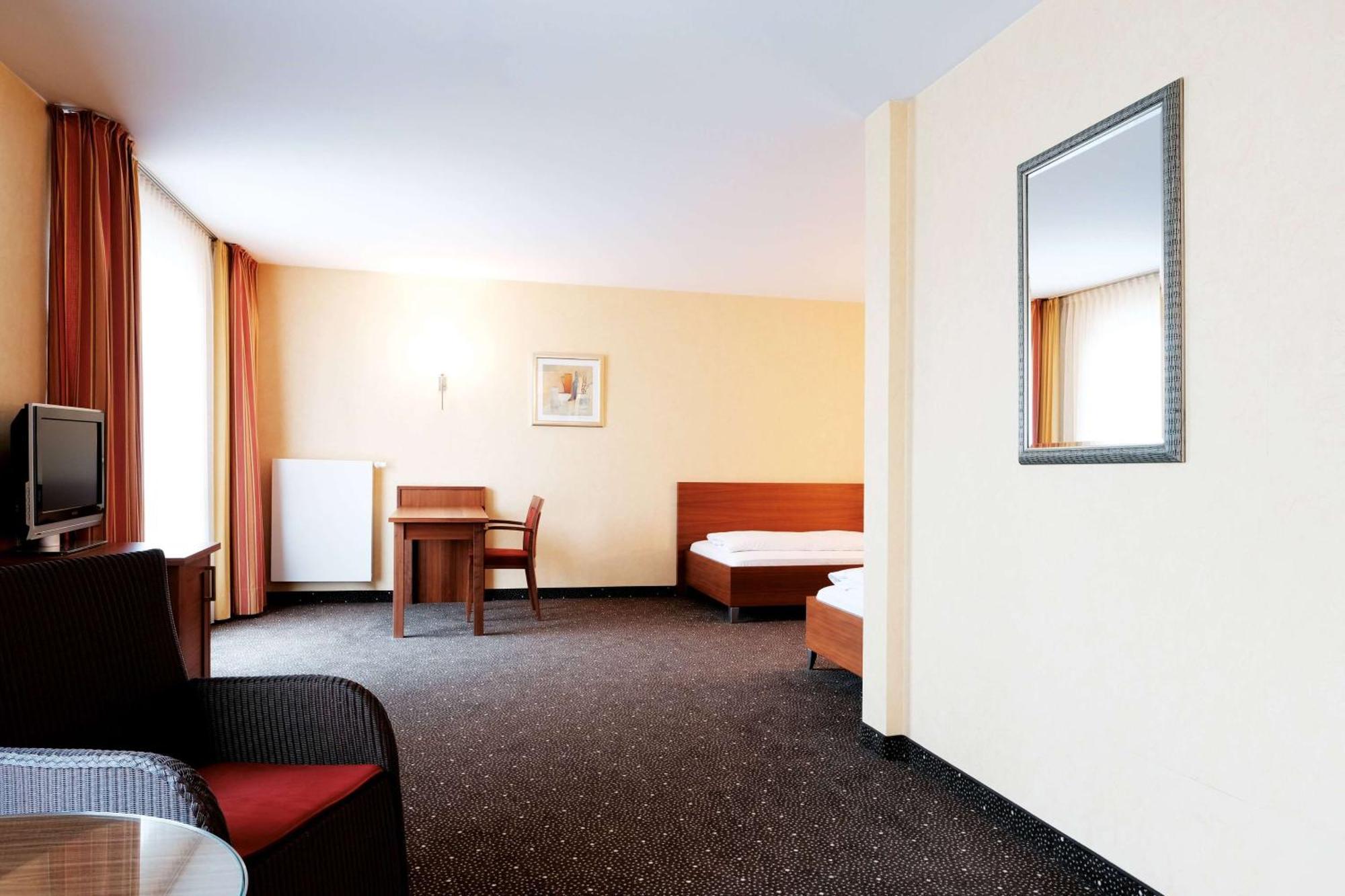 Landhotel Krummenweg Ratingen Exterior foto