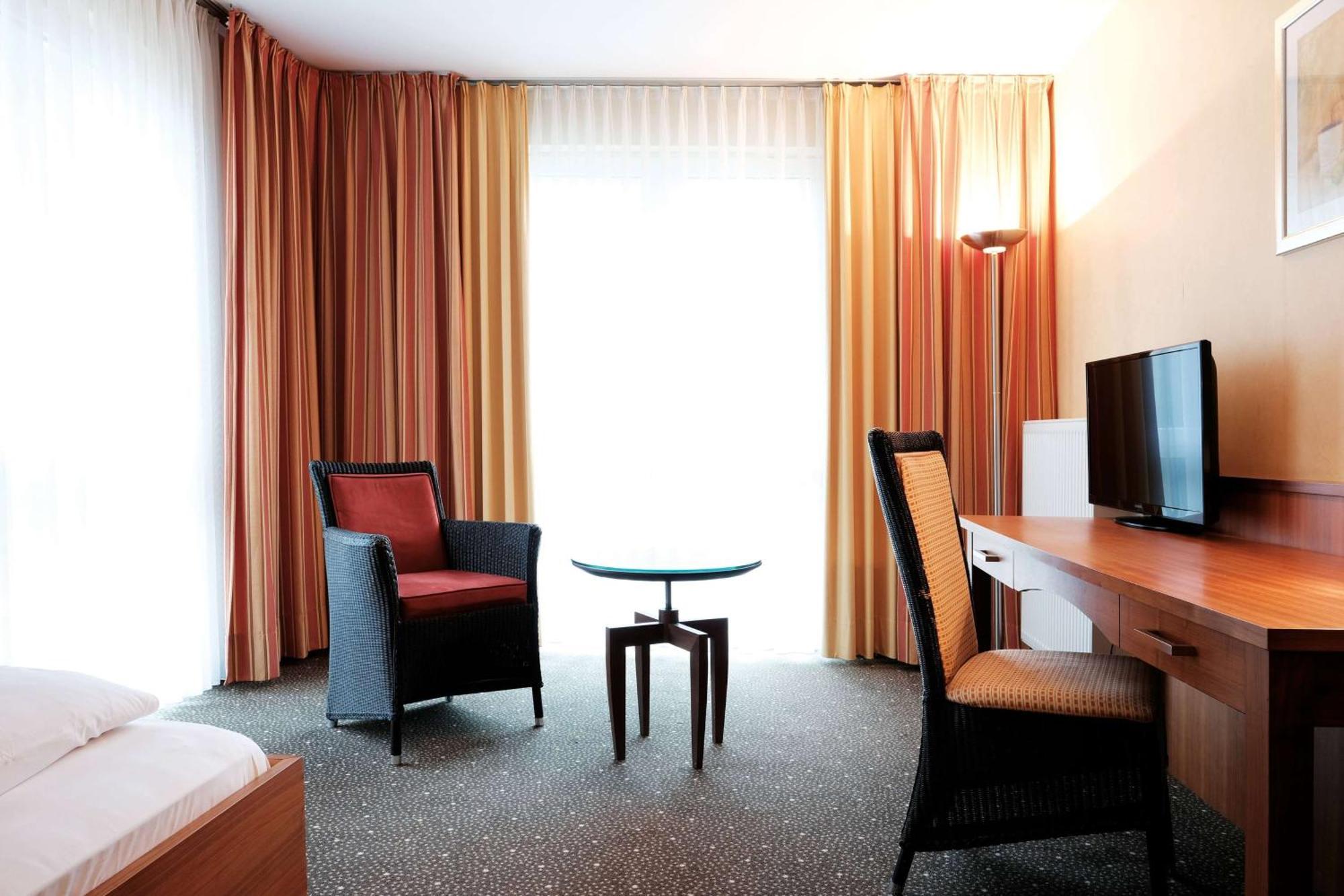 Landhotel Krummenweg Ratingen Exterior foto