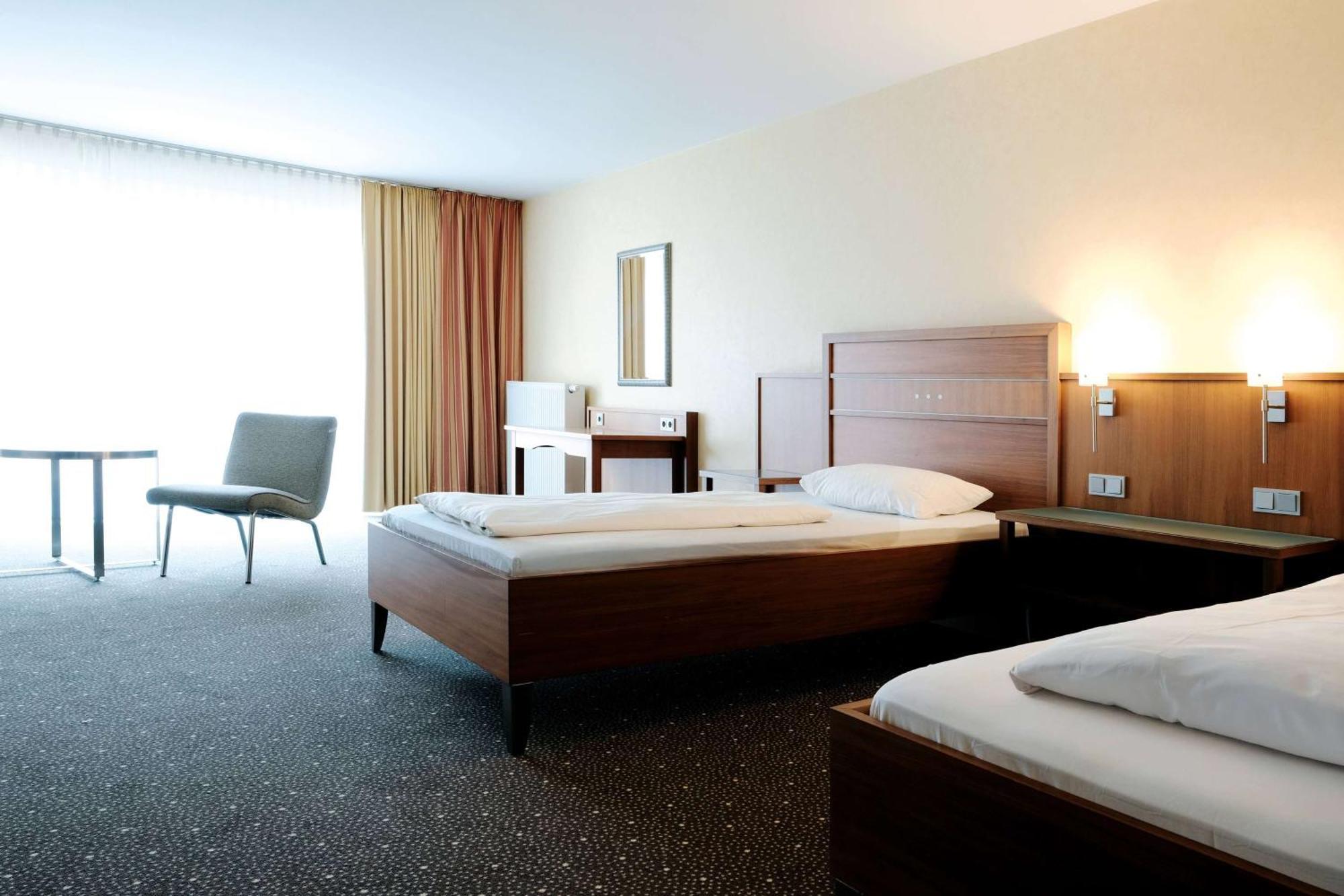 Landhotel Krummenweg Ratingen Exterior foto
