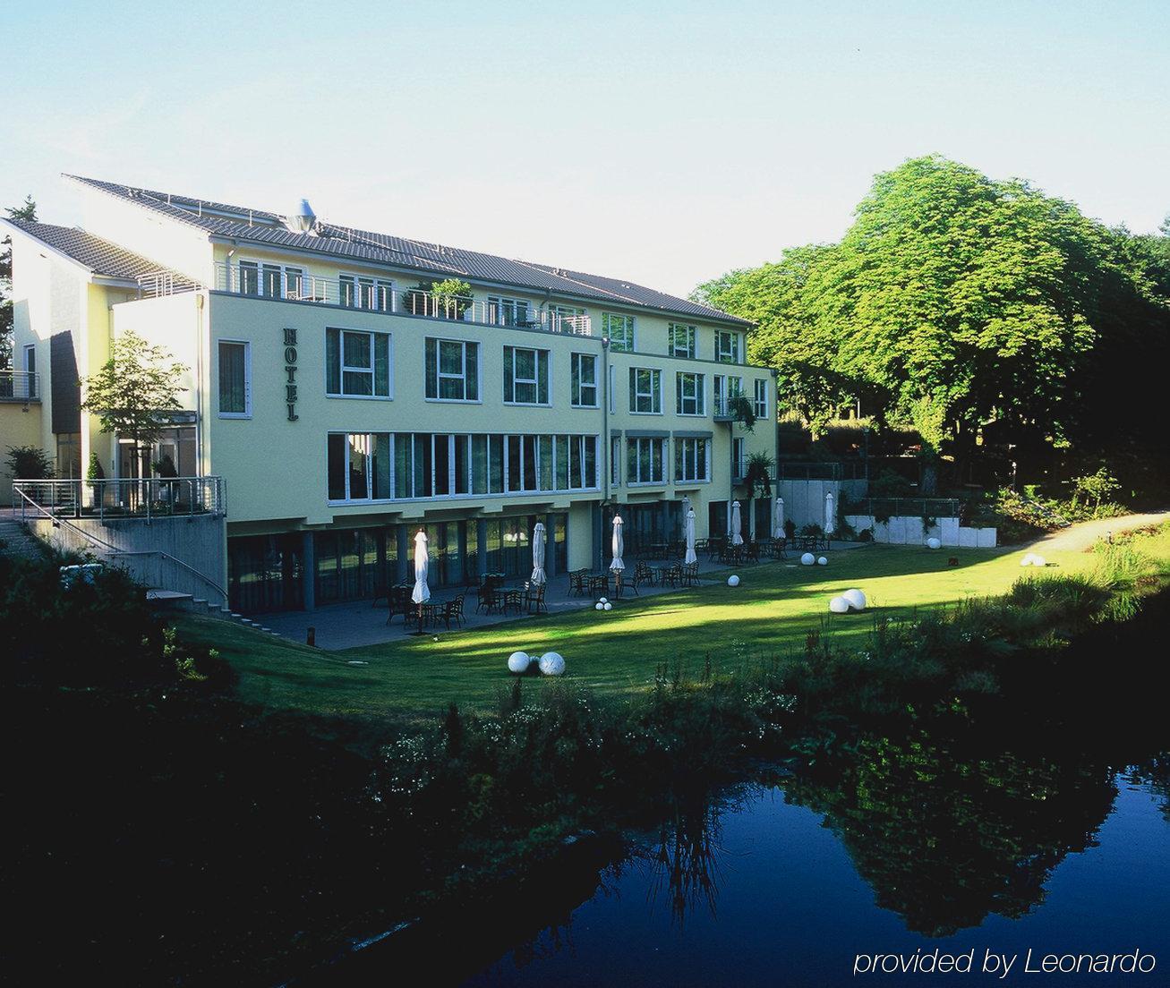 Landhotel Krummenweg Ratingen Exterior foto